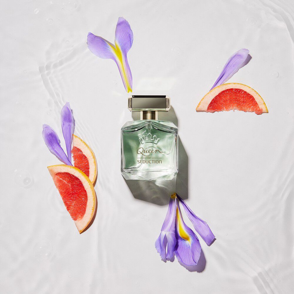 Estuche-Queen-of-Seduction-Eau-de-Toilette-50-ml-+-Loci&oacute;n-Corporal-Hidratante-75-ml-imagen-2