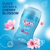 Antitranspirante-Barra-Invisible-Cherry-Blossom-45-g-imagen-3